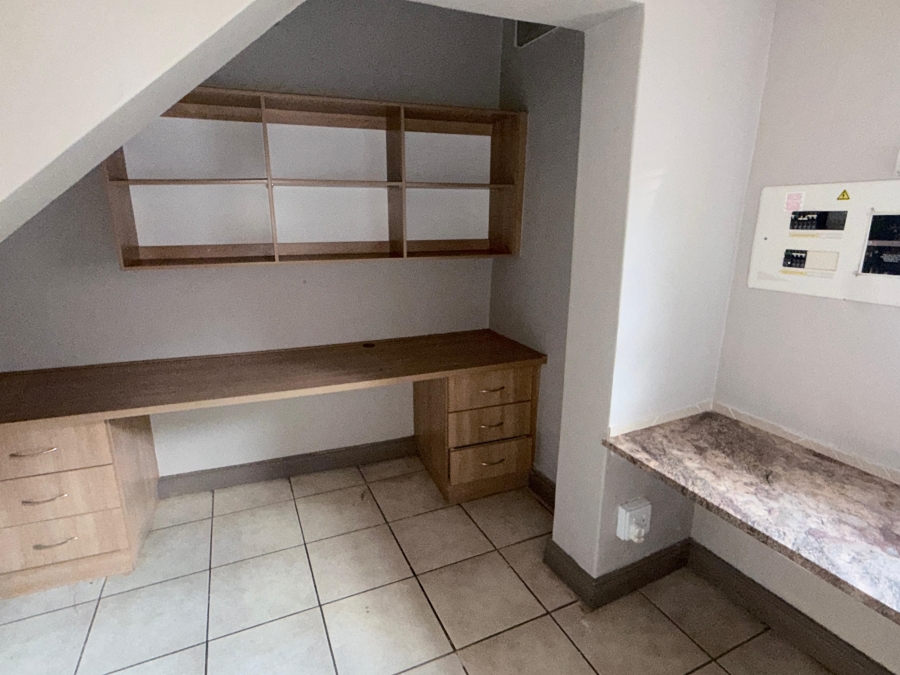 To Let 2 Bedroom Property for Rent in Dassie Rand North West